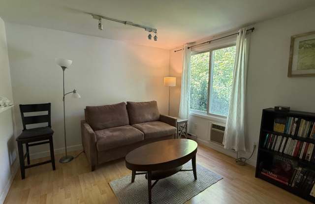 Photo of 274 S Main St