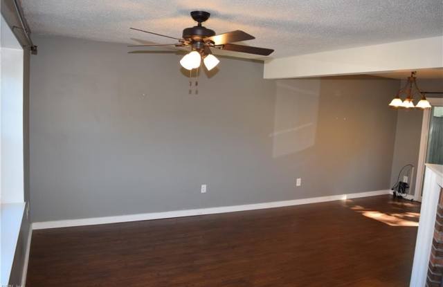 1905 Devonwood Common