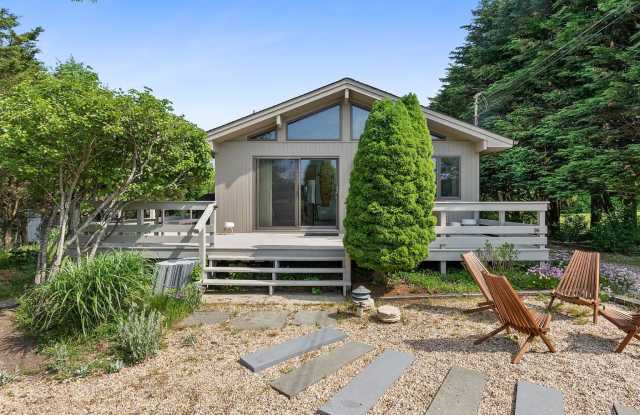 36 Hoppin Avenue