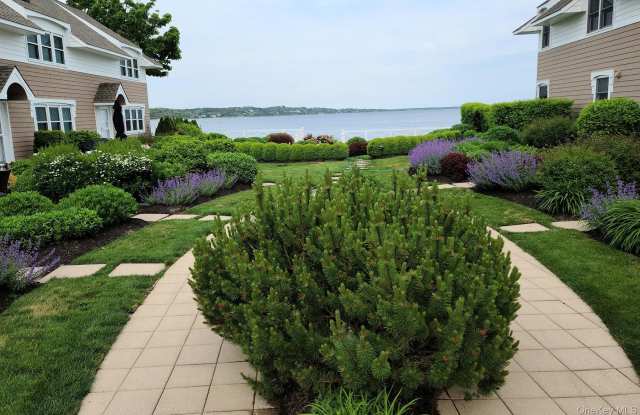 Photo of 62 Canoe Place Road unit: 627