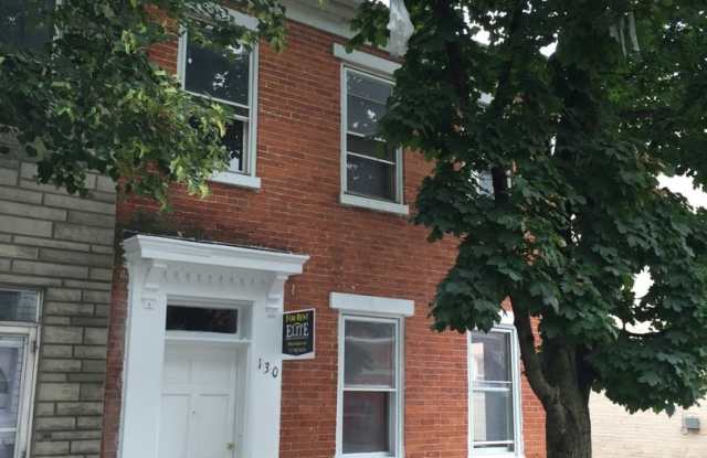 Spacious 3 Bedroom House, Yard- York City SD