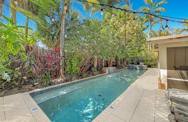 1419 NE 4th Ct