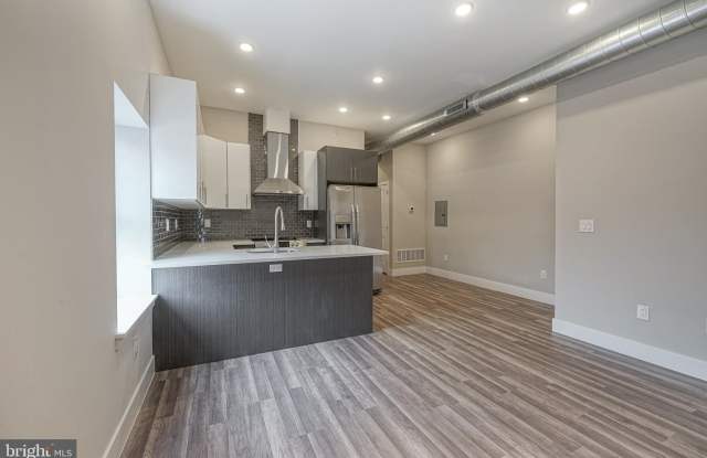 1072 N FRONT Street unit: A