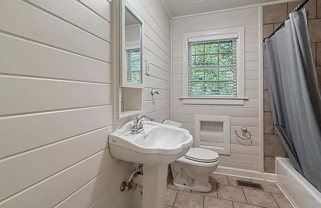 2206 White Oak Dr. Valdosta, GA 31602