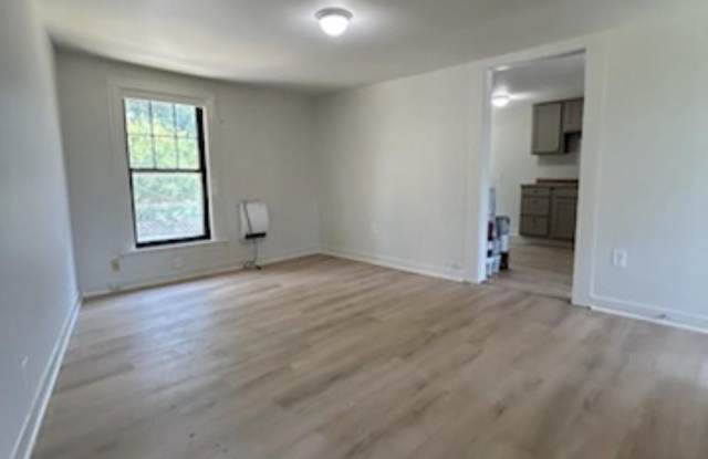 1008 Kavanaugh Boulevard