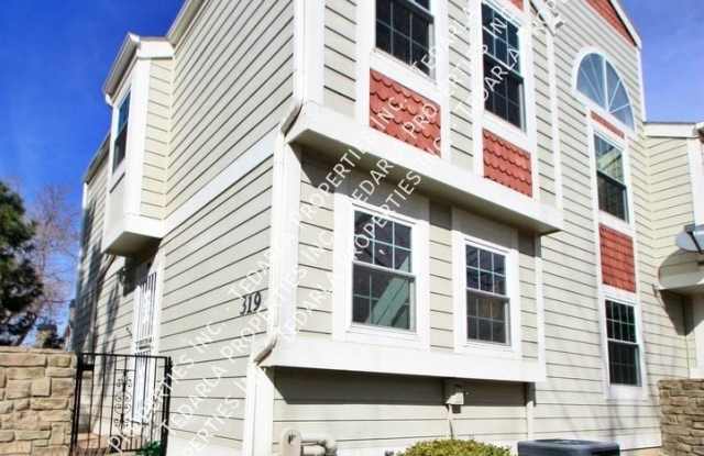 319 W Jamison Cir