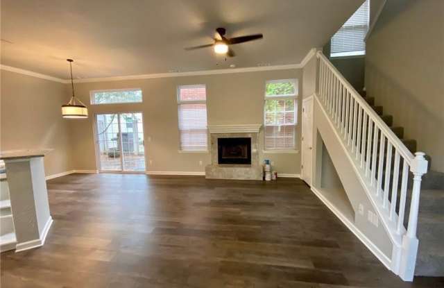 523 Founders Park  DR