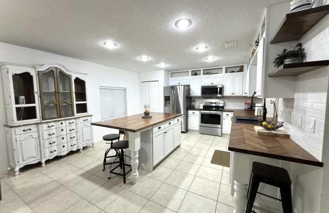 398 Arapahoe Lane NE