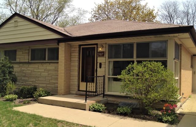 507 N Hickory Avenue - 507 North Hickory Avenue, Arlington Heights, IL 60004