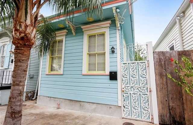 623 FRANCE Street
