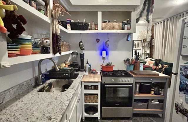 1872 Commonwealth Ave.