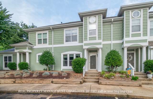 3BR Townhome - Lake Living in Vineyard Point with Boat Slip Access Near Lake Norman