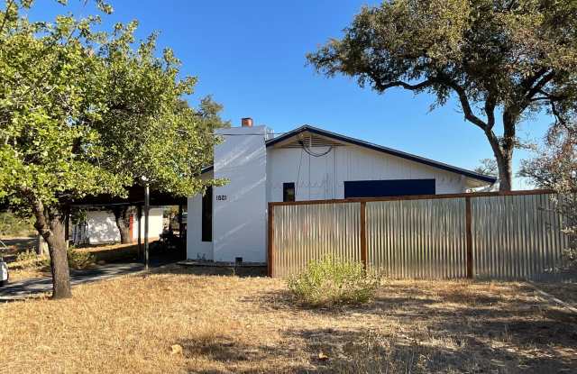 Photo of Available Now- 2 Bedroom 1 Bath in Granite Shoals, TX with Fenced in Back Yard *PET FRIENDLY*