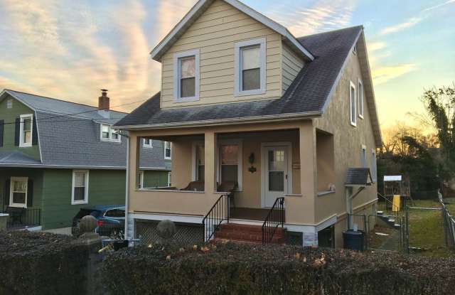 Photo of Fantastic 3-Bedroom Overlea Home with Open-Floor Plan!