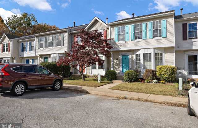 104 W SHETLAND Court