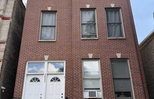 1421 N Rockwell Street unit: 3R