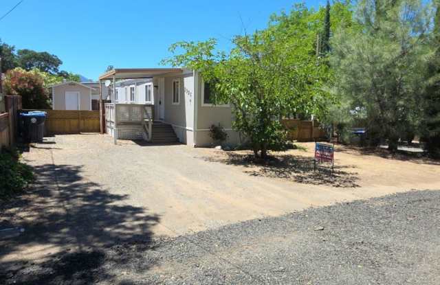 3327 Green Ave