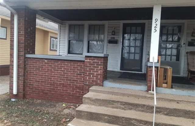 Photo of 927 N Dequincy St