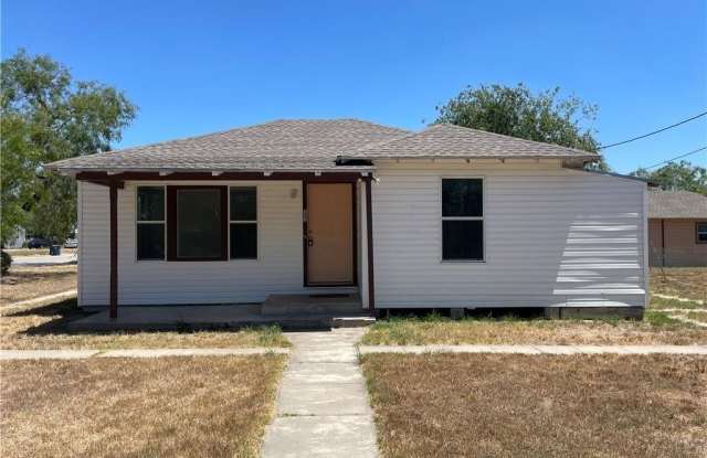 Photo of 303 E Hackberry Street