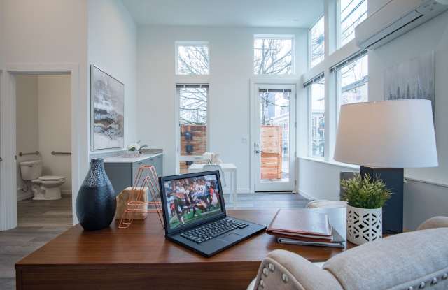 Modern 3BR/3BA Townhouse with Rooftop - Views of Downtown!