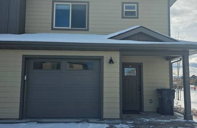 Photo of 3 Bedroom 2.5 Bath Condo near MSU