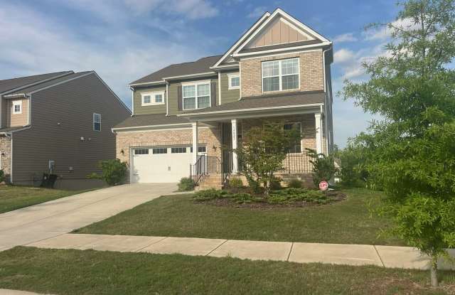 5 bed, 3.5 bathroom in Huntersville