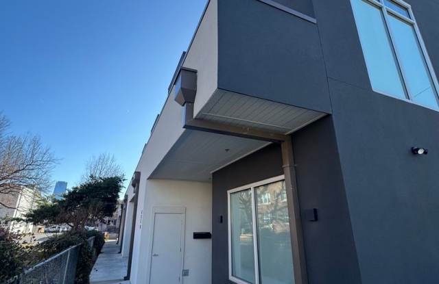 Remarkable Modern 2 Bedroom 2.5 Bathroom Condo in Midtown (Downtown Oklahoma City) *MOVE IN SPECIAL*