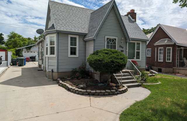 CUTE HOME IN SUGAR HOUSE / 2 CAR GARAGE / QUIET STREET