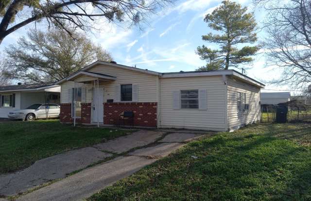 3 Bedroom/1 Bathroom in Bossier City! - 3102 Malvern Street, Bossier City, LA 71111