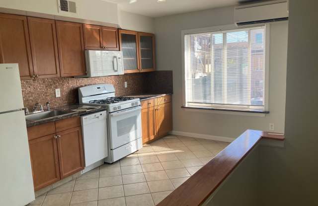 121  Narrows Road North