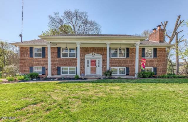 908 Meadow Lane