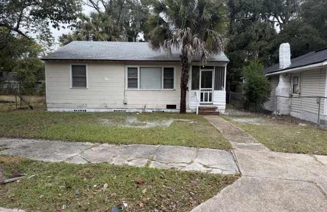 Photo of 947 GLENCARIN Street