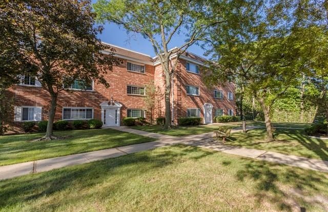 6878 W Touhy Ave - 6878 West Touhy Avenue, Niles, IL 60714