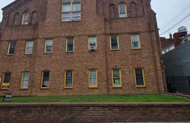 715 N KING Street