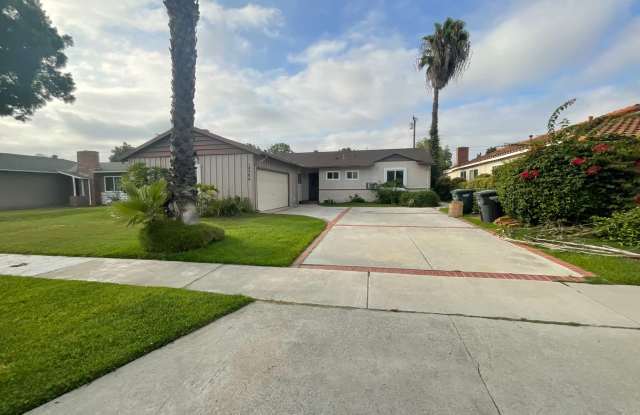 Completely Remodeled: 4 Bedroom 2 Bath Pool Home, photos photos