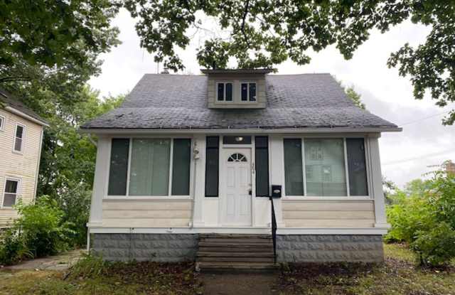 Cozy 2-Bed Single-Family in East Akron — Pet-Friendly, Garage + Covered Patio