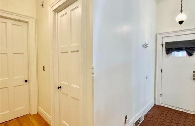 25 Whitney Place unit: Lower Front