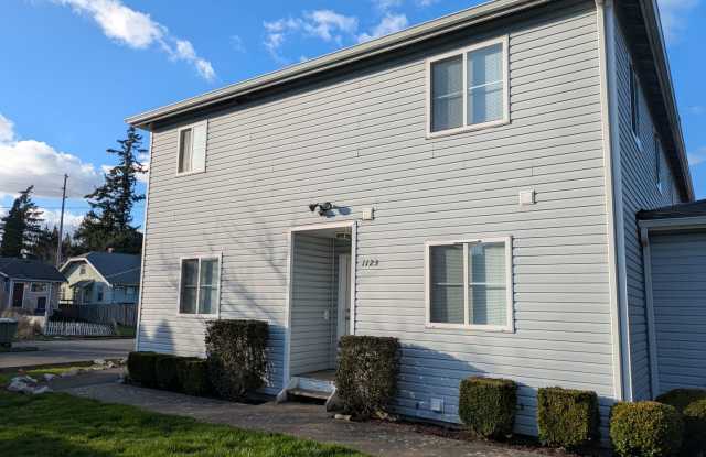 3 Bedroom, 2 Bath in York Neighborhood!