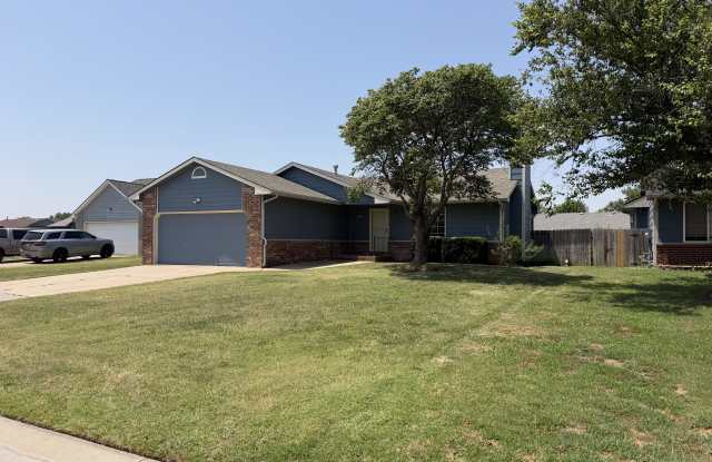 4909 S Custer Cir
