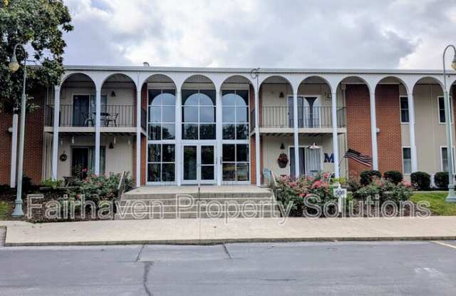 500 River St