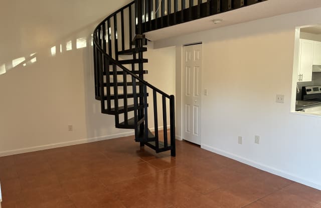 2142 Bradford St Apt 324