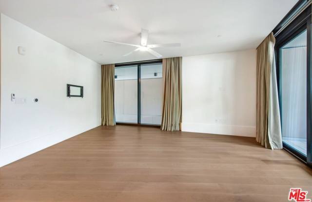 8420 W Sunset Blvd unit: 501