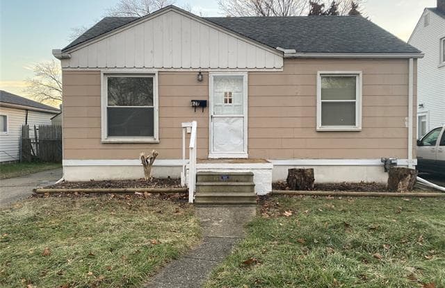 828 E HAYES Avenue - 828 East Hayes Avenue, Hazel Park, MI 48030