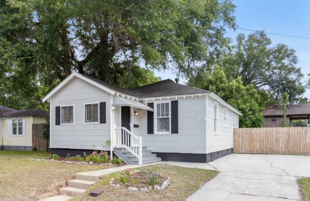 Large 3BR/1BA Eastside Savannah Home For Rent