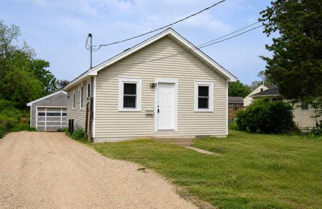 Bright & updated 2br Uptown home w/garage!