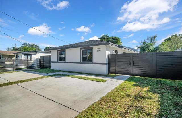 Photo of 2490 NW 44th St