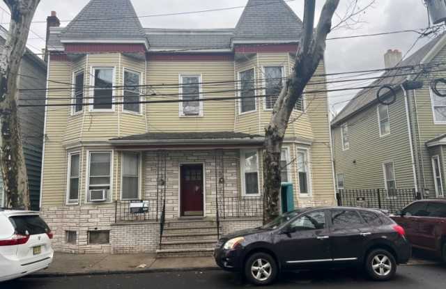 44 Lentz Ave, Apt 3