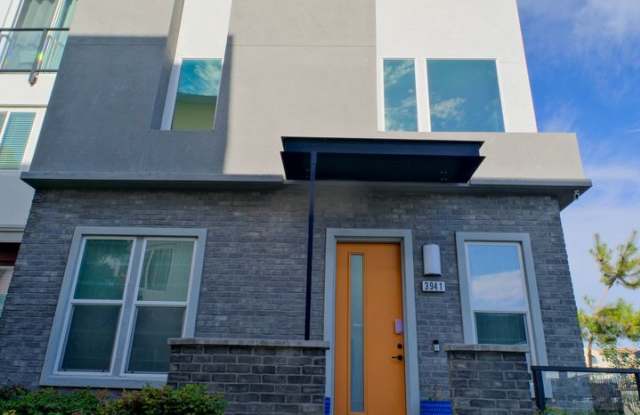 Furnished or Unfurnished 3 Bedroom, 2.5 Bath Townhome in Dublin near BART!