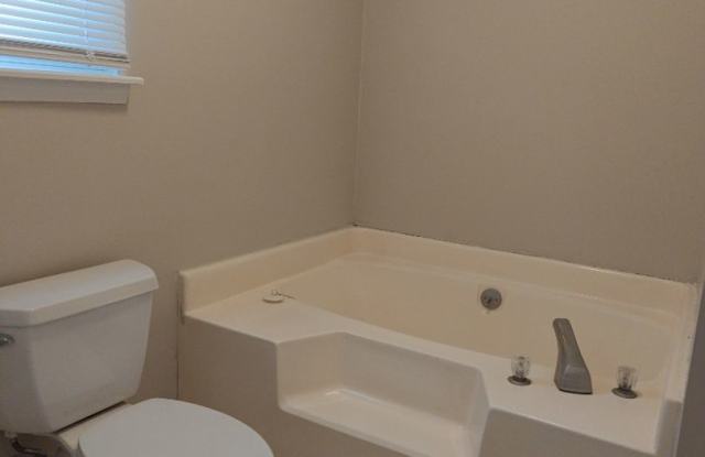 Charming 3-bedroom, 2-bath home with Garage in Columbia County!