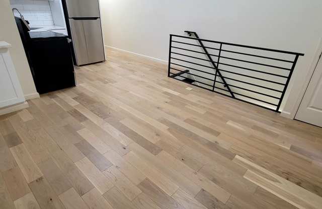 1219 W SILVER Street unit: 2Nd Floor